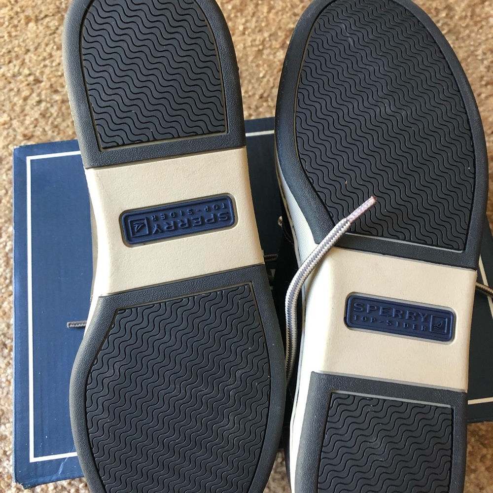 Shoes - Picture 5 of 6
